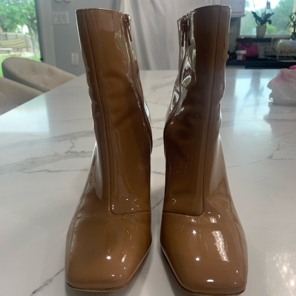 Steve Madden Pixie Ankle Glossy Tan Booties Size 8